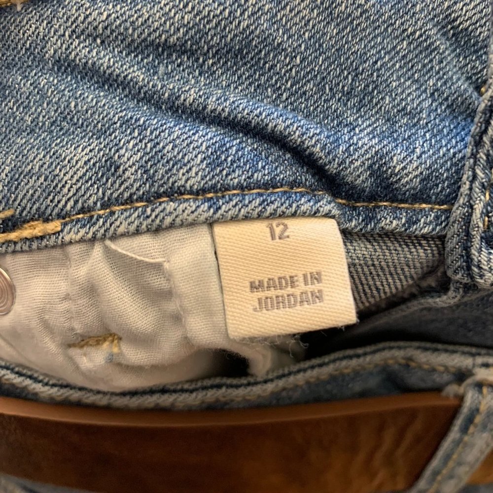 NWT Style & Co. Mid-Rise Denim Light Blue Distressed Belted Shorts size 12 - Picture 6 of 9